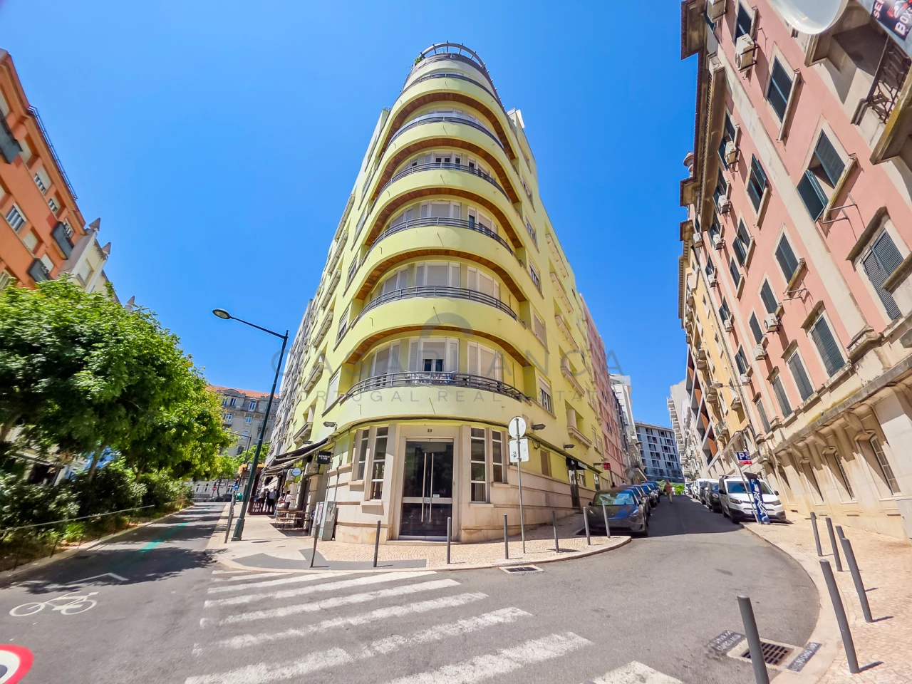 Luxury T3+1 Apartment in Saldanha: Modern Elegance, Prime Location & Premium Finishes